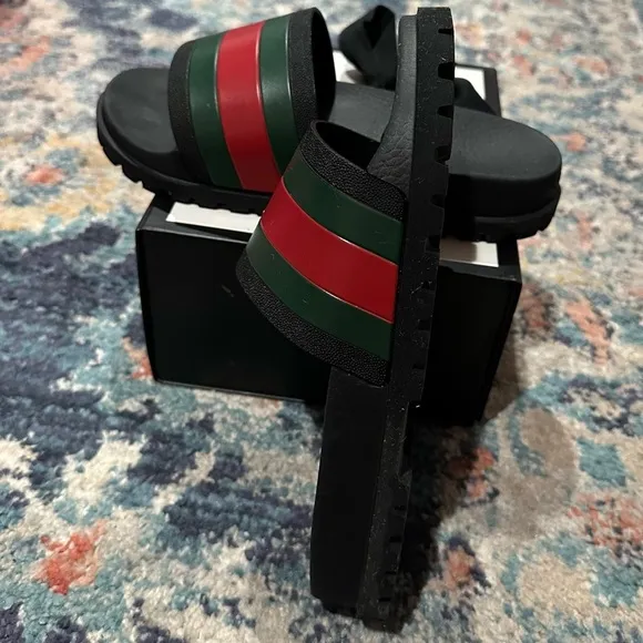 Gucci Slides Authentic