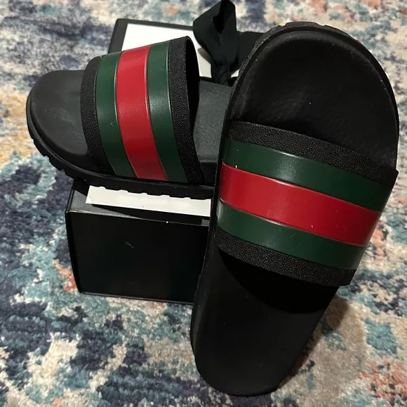 Gucci Slides Authentic