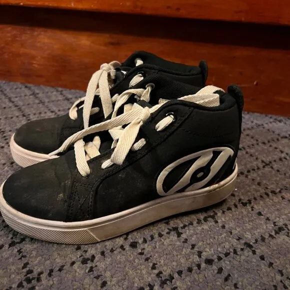 Heelys Propel 2.0/77032 Skate Sneakers Wheel. Youth Sz 2 Black/White. Used *SH1