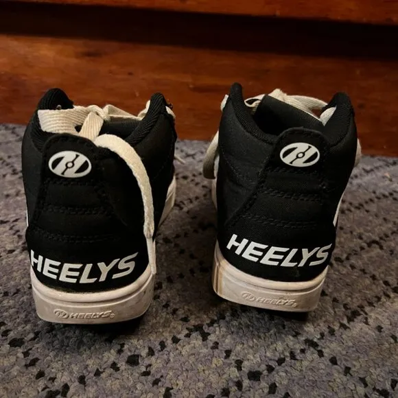 Heelys Propel 2.0/77032 Skate Sneakers Wheel. Youth Sz 2 Black/White. Used *SH1