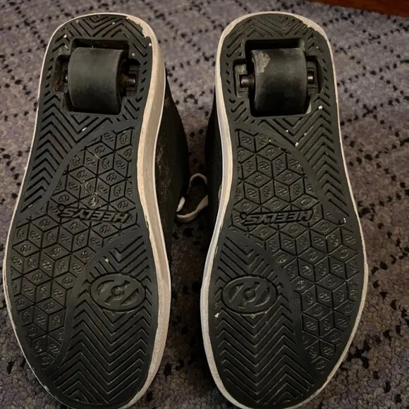 Heelys Propel 2.0/77032 Skate Sneakers Wheel. Youth Sz 2 Black/White. Used *SH1