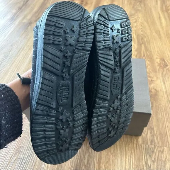 HEY DUDE black casual walking shoes sneakers women’s 7 new