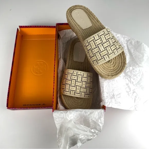 HOST PICK 🎉 TORY BURCH ‘TORY’ WOVEN SLIDES