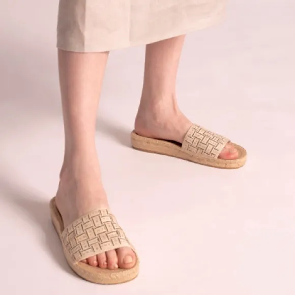 HOST PICK 🎉 TORY BURCH ‘TORY’ WOVEN SLIDES