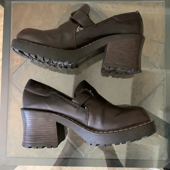 HOT TOMATO CHUNKY PLATFORM LOAFERS