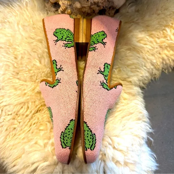 House of Zalo - Pink Needlepoint Loafers with Green Frog Design - Size 37.5