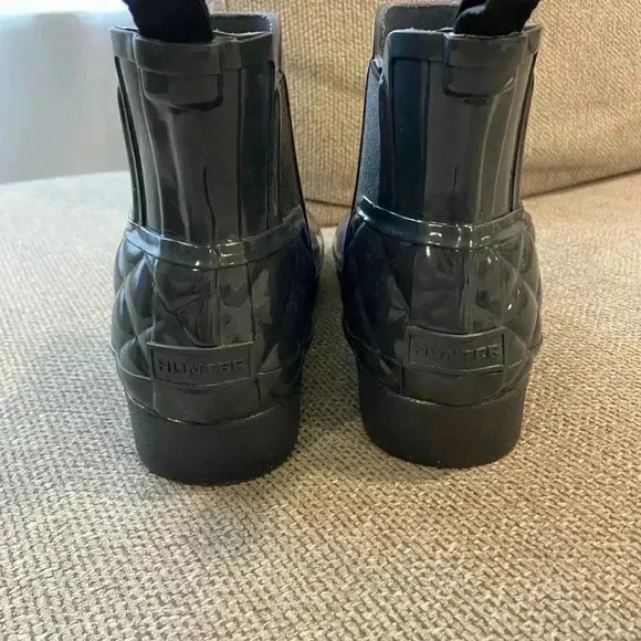 HUNTER • CHELSEA Refined Quilted Gloss Boots Slate Grey $185 size 5
