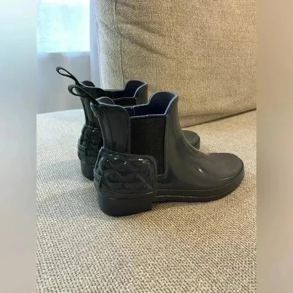 HUNTER • CHELSEA Refined Quilted Gloss Boots Slate Grey $185 size 5