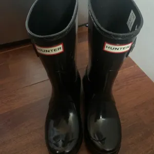 Hunter Classic Black Boots girls size 5 like new condition