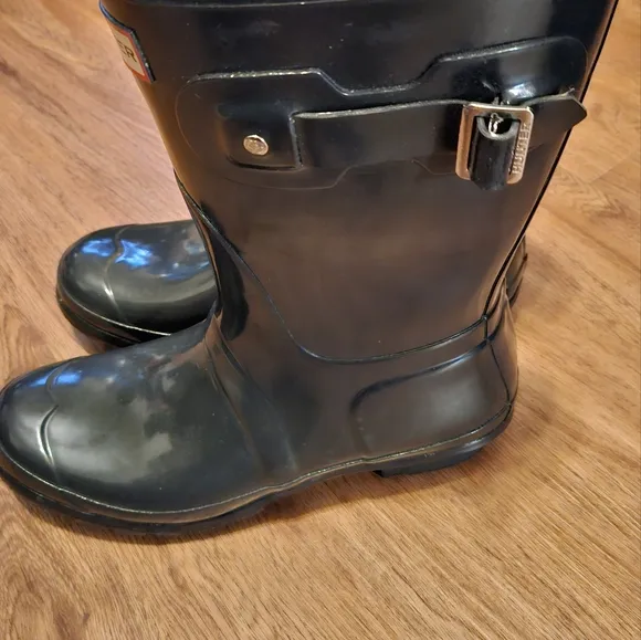 Hunter Women's Original Short Gloss Black Mid-Calf Rubber Boot - 10 M, Like New