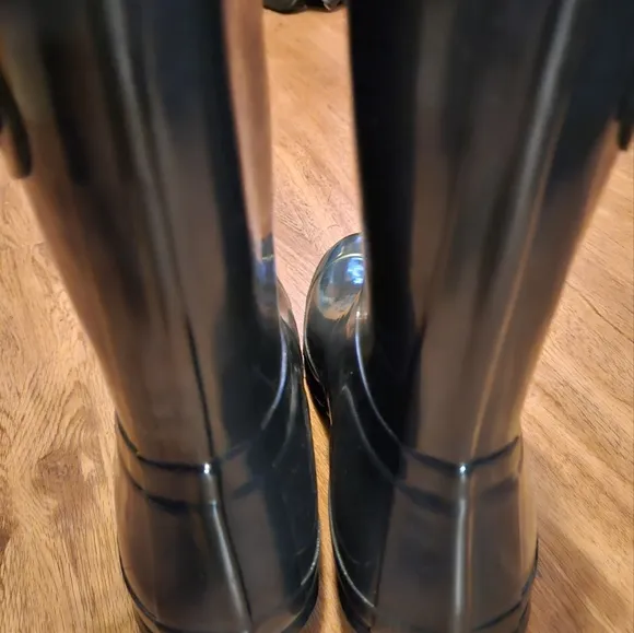 Hunter Women's Original Short Gloss Black Mid-Calf Rubber Boot - 10 M, Like New