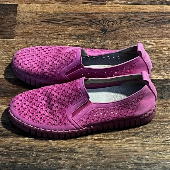 Ilse Jacobsen Shoes 38 Womens 7.5 Pink Perforated Leather Sneaker Classic Casual