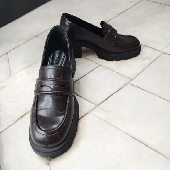 Jenn Ardor Womans Size 9.5 Stylish Brown Loafers. Penny Loafers Style.