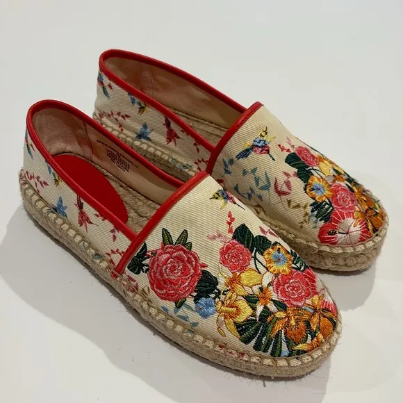 Johnny Was Andra espadrilles embroidered Floral hummingbirds women’s size 7