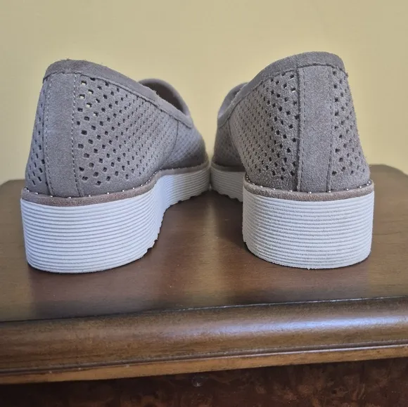 Johnston &amp; Murphy Mitzi Perforated Suede Leather Tru Foam Comfort Loafers(8.5)