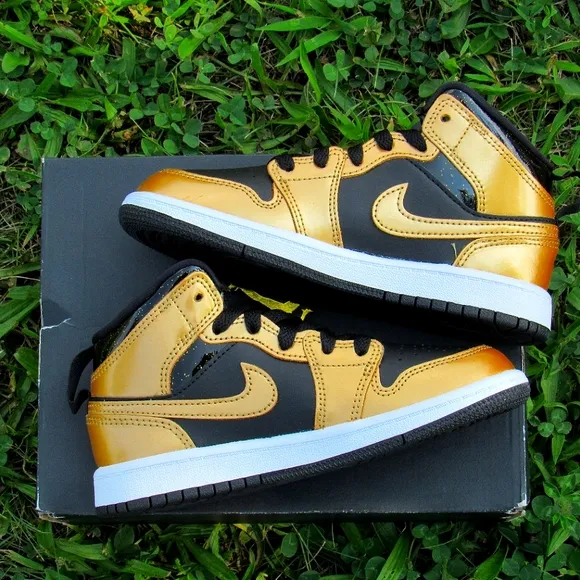Jordan 1 Mid- Metallic Gold Black