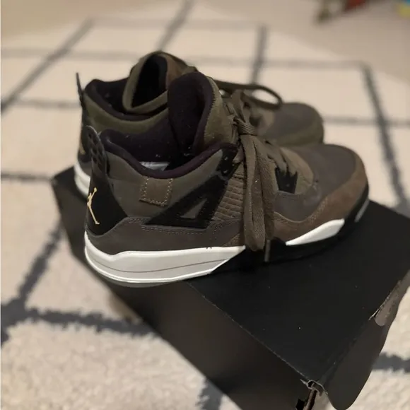 Jordan 4 Retro - Olive green