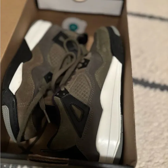 Jordan 4 Retro - Olive green