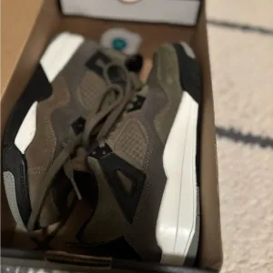 Jordan 4 Retro - Olive green