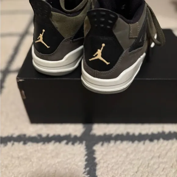 Jordan 4 Retro - Olive green