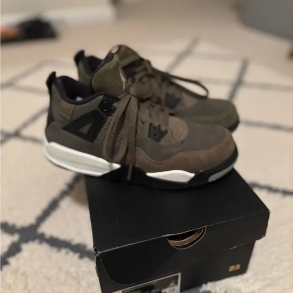 Jordan 4 Retro - Olive green