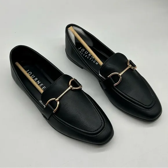JOURNEE COLLECTION Women's Mizza Slip-On Loafers in black size 5.5 Wide Width