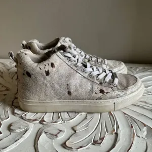 J/Slides Women's Ludlow Pony Lace Up Rounded toe Sneaker Off White Metallic Pony