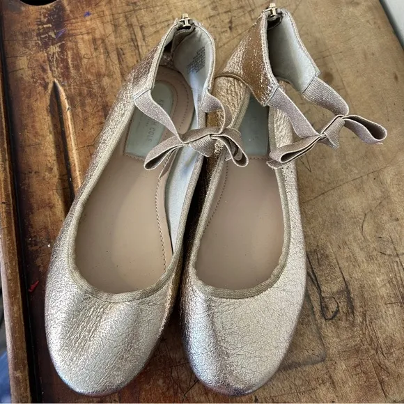 Kenneth Cole Rose Gold Metallic Ankle Strap Flats with Bow Detail girls sz 4.5