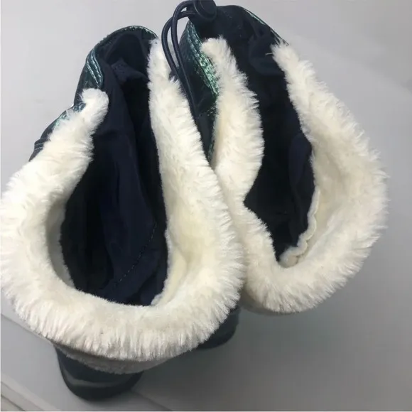 LAND’S END Snowflake Thermolite Insulated Iridescent Green Snow Boots