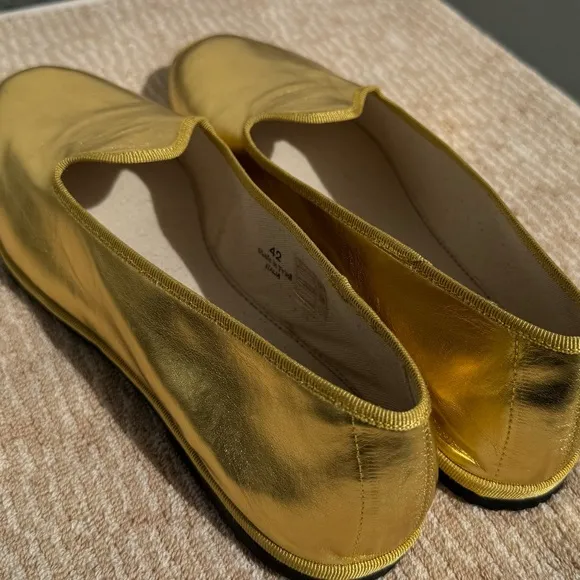 Le Orsine Metallic Gold Loafers NWOB size‎ 42