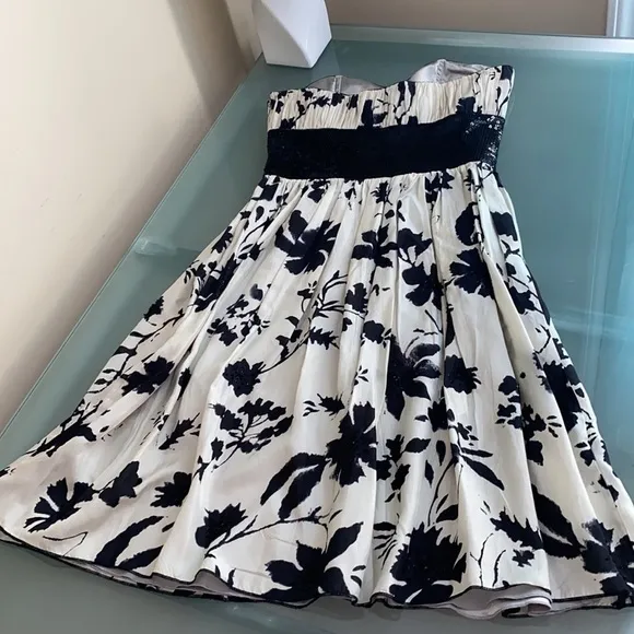 Like New SILK Beaded Dress Wedding Guest Dress by Lyndia Procanik  MSRP $398