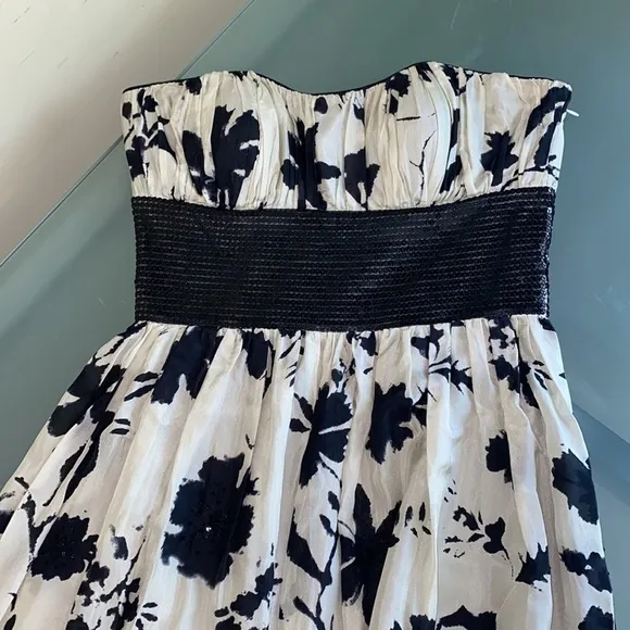 Like New SILK Beaded Dress Wedding Guest Dress by Lyndia Procanik  MSRP $398