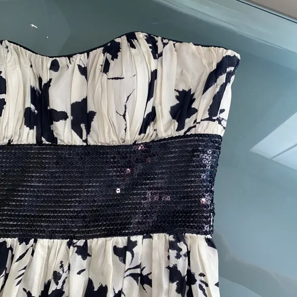 Like New SILK Beaded Dress Wedding Guest Dress by Lyndia Procanik  MSRP $398