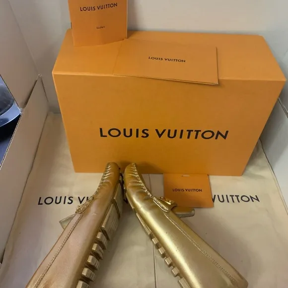 Louis Vuitton Gold flat Loafers 36