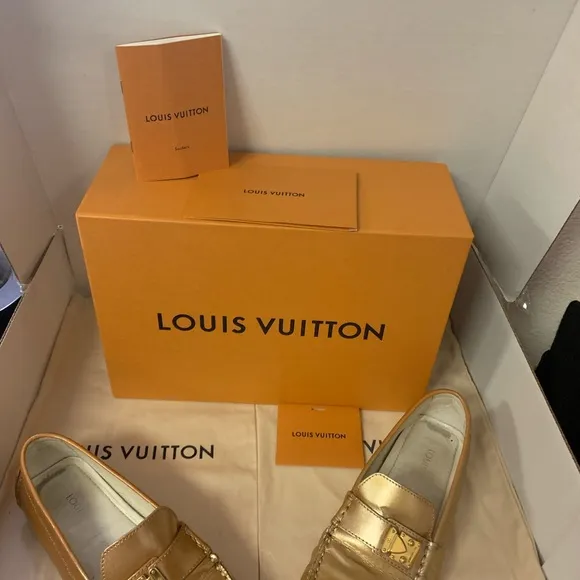 Louis Vuitton Gold flat Loafers 36
