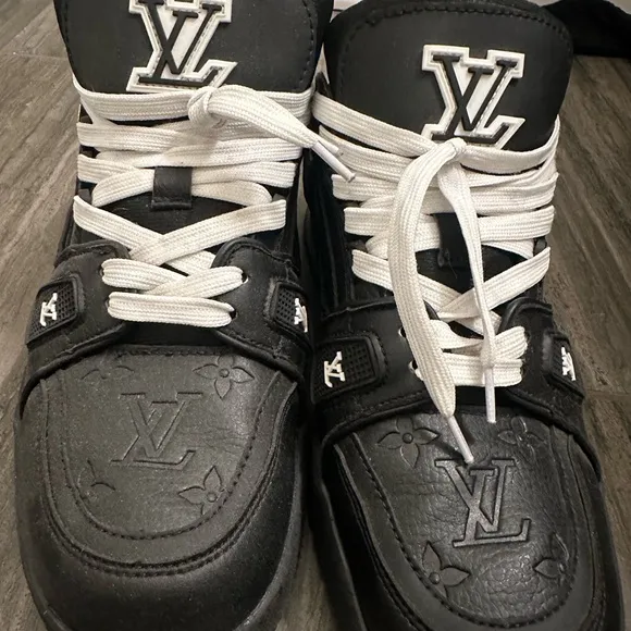 Louis Vuitton mens Black trainer sneakers