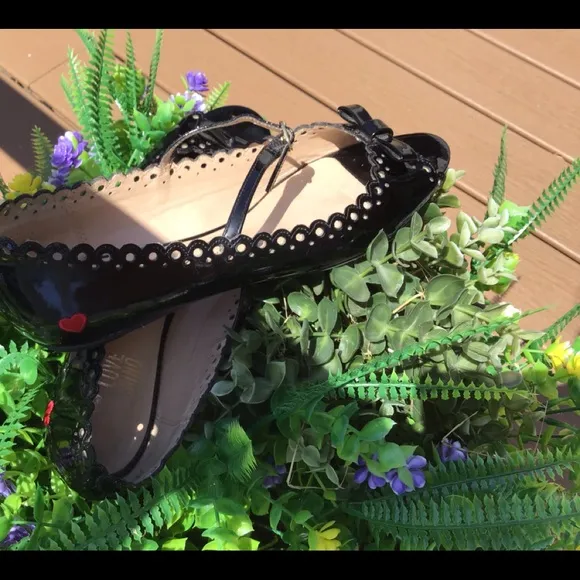 LOVE MOSCHINO PATENT LEATHER ANKLE STRAP FLATS 8