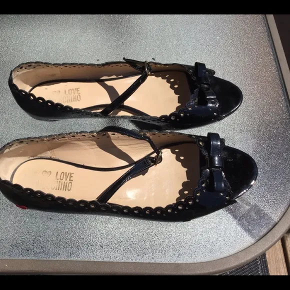 LOVE MOSCHINO PATENT LEATHER ANKLE STRAP FLATS 8