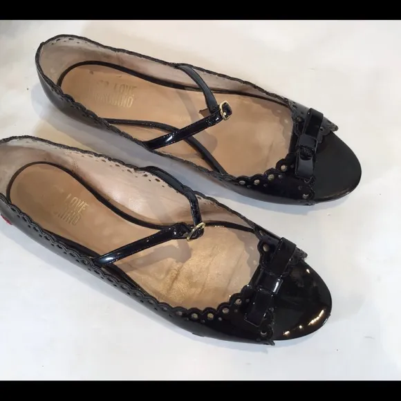 LOVE MOSCHINO PATENT LEATHER ANKLE STRAP FLATS 8