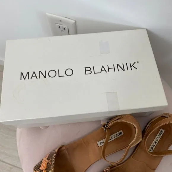Manolo Blahnik Apollaclo Camel Flats Size 9.5