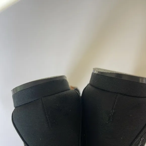 Manolo Blahnik Black Lace Flats Shoes Slip On Feminine Sheer Size 37 1/2- US 7.5