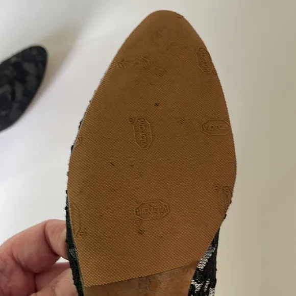 Manolo Blahnik Black Lace Flats Shoes Slip On Feminine Sheer Size 37 1/2- US 7.5