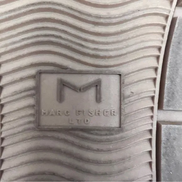 Marc Fisher “Mally” Women’s Suede Ankle Casual And Fashion Sneakers size 9 M