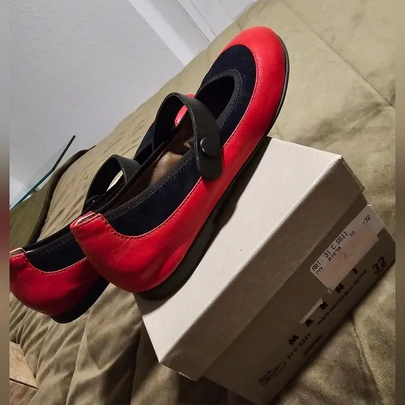 MARNI girls flats. Size 32. Used