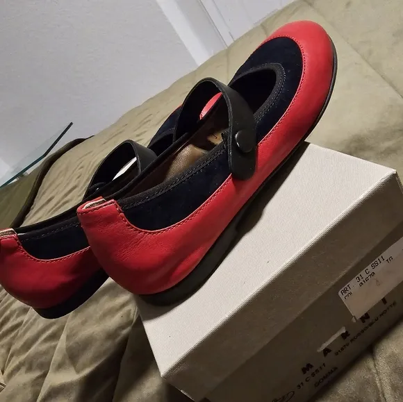 MARNI girls flats. Size 32. Used
