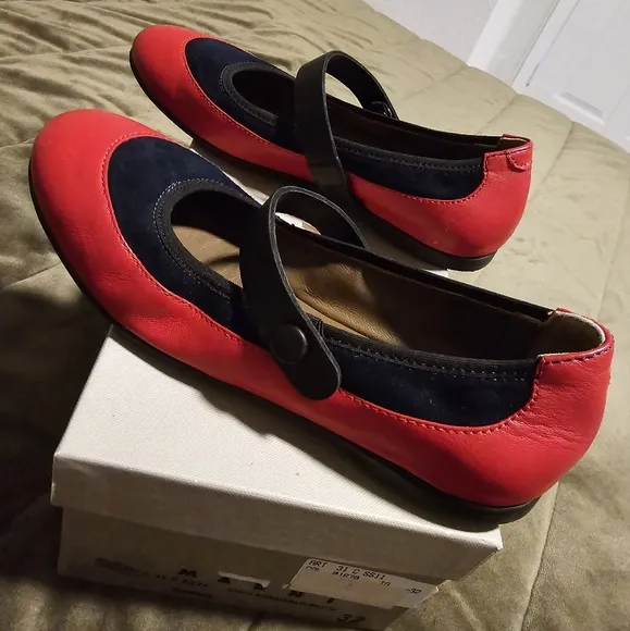 MARNI girls flats. Size 32. Used