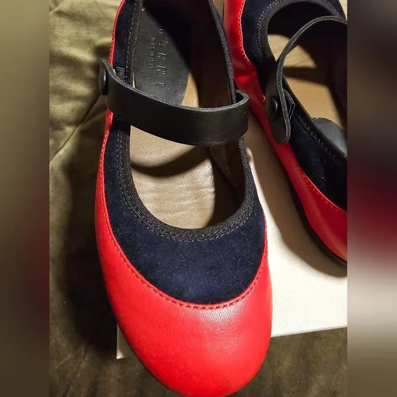 MARNI girls flats. Size 32. Used