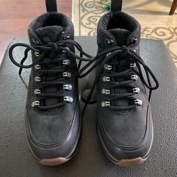 Men Ugg Olivert Waterproof Hiking Boots Size 7 black leather wool fleece lace up
