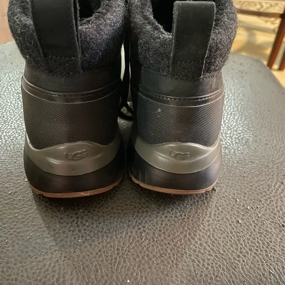 Men Ugg Olivert Waterproof Hiking Boots Size 7 black leather wool fleece lace up