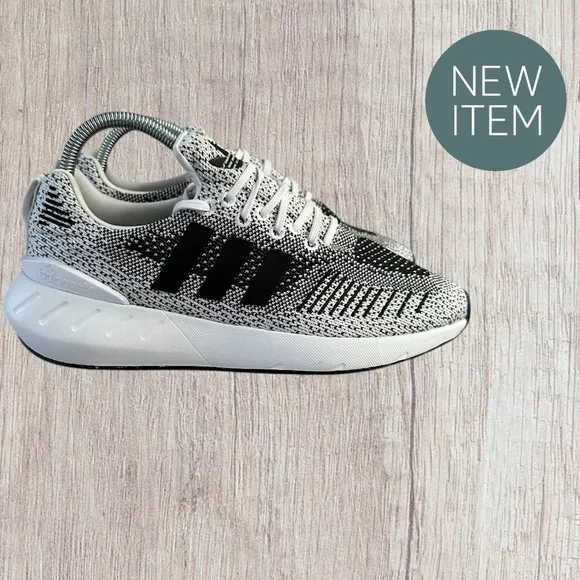 Men’s Adidas Swift Run 22 Gray Black Trainers Running Shoes, Size 8.